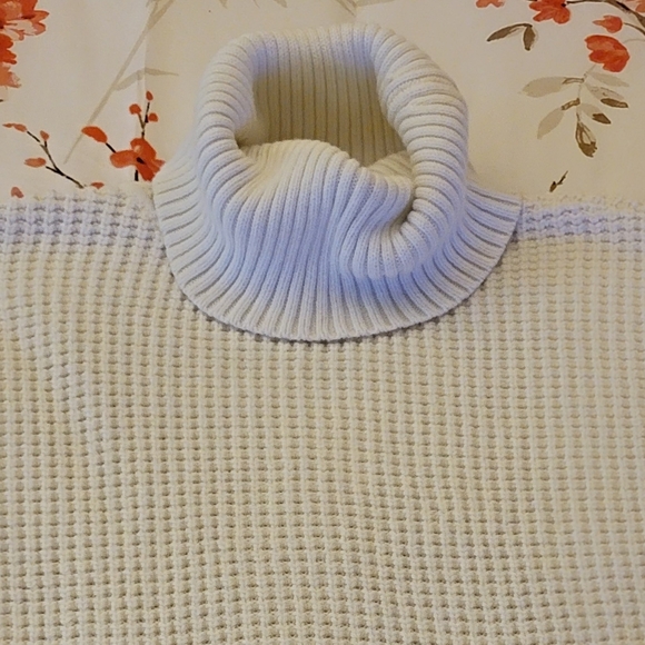 MICHAEL michael kors slouchy round hem winter white turtleneck sweater - Picture 3 of 9